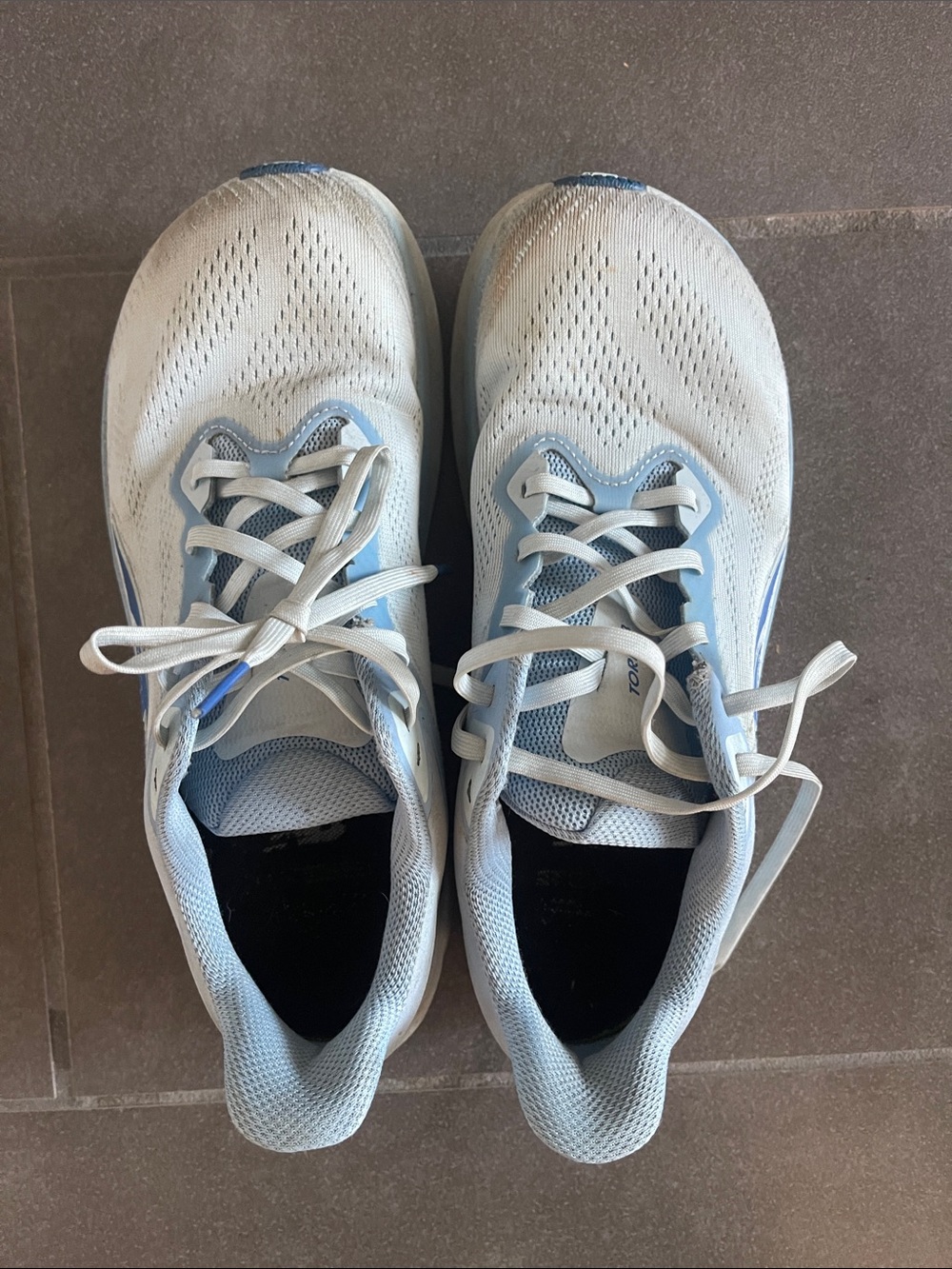 Women's Altra Torin 8 Light Blue and White Running Shoes 9.5